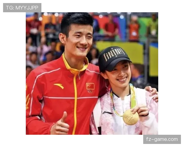 谌龙退役后住进月租5万的上海顶层复式，每天早上六点雷打不动去楼下咖啡店买两杯美式——一杯自己喝，一杯喂流浪猫