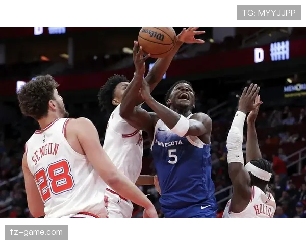 康利更倚挡拆牵制内线，拉开外线提升组织效率